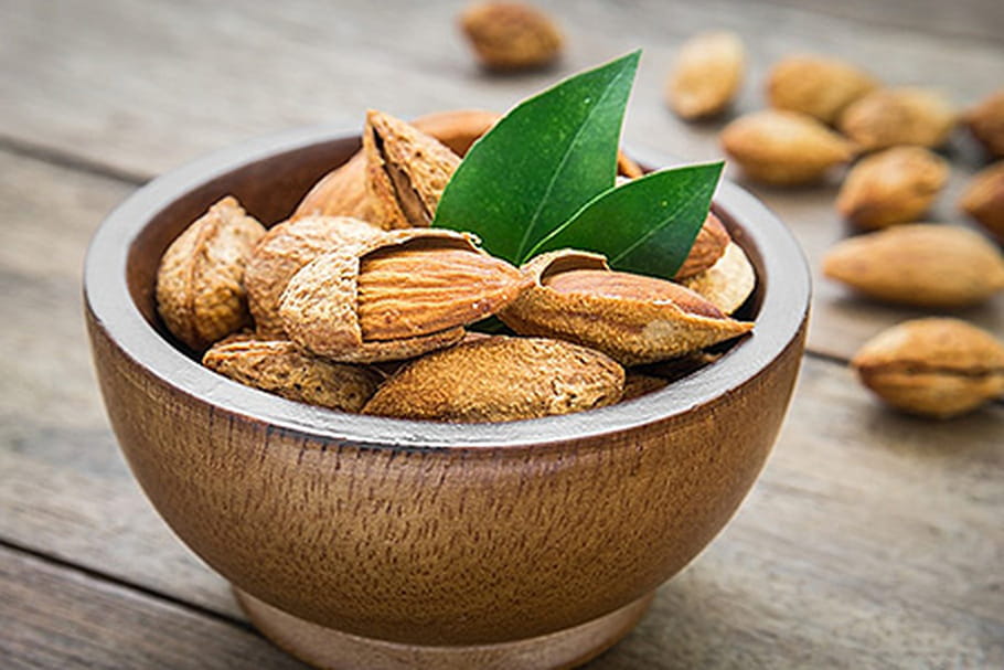 Comment peler des amandes facilement ?