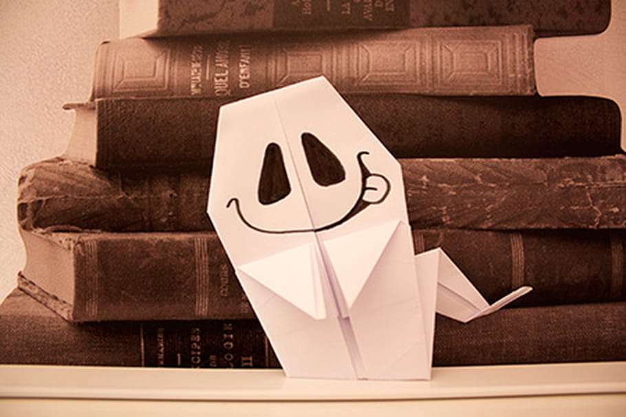 Pliage d'un fantôme en papier