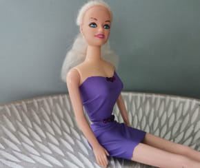 V&ecirc;tements de poup&eacute;e en ballon de baudruche