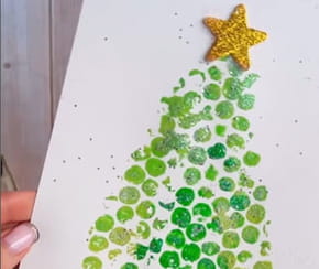 Cette maman crée un sapin de Noël super original avec du papier bulle