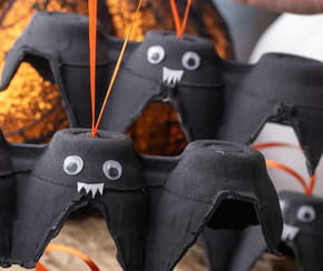 Recyclez une boîte à œufs pour créer des chauves-souris terrifiantes