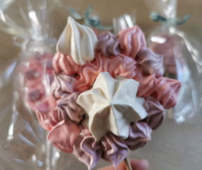 Meringues en sucettes