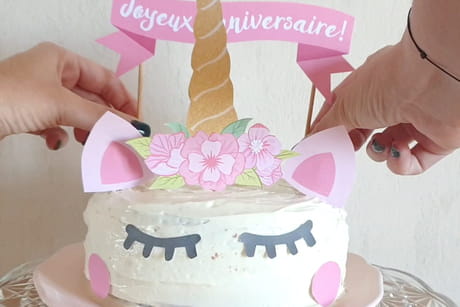 Un g&acirc;teau licorne qui en jette&nbsp;: imprimez votre topper pr&ecirc;t &agrave; poser
