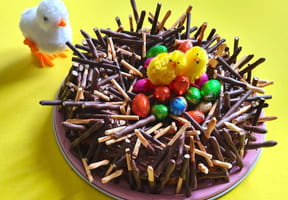 G&acirc;teau "nid de P&acirc;ques"&nbsp;: la recette facile pour &eacute;pater les enfants et les adultes