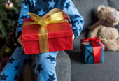 Paquets cadeaux de No&euml;l&nbsp;: nos astuces cr&eacute;atives pour des emballages uniques