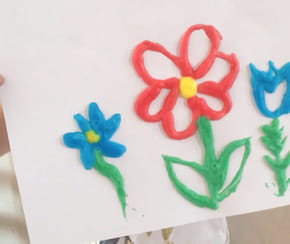 Recette peinture gonflante : créer des dessins en relief avec les enfants