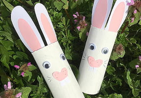 Lapins de P&acirc;ques en rouleau de papier toilette