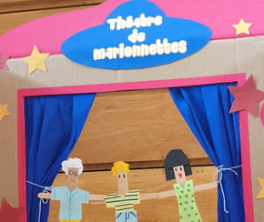 En quelques &eacute;tapes simples, construisez un th&eacute;&acirc;tre de marionnettes unique avec vos enfants