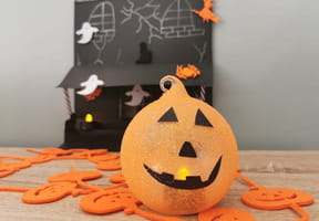 Fabriquez un photophore d'Halloween original avec une simple citrouille
