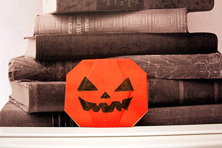 Une citrouille d'Halloween en papier