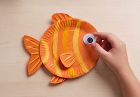 Un poisson &agrave; fabriquer avec une assiette en carton