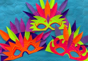 Fabriquez des masques de Carnaval hyper color&eacute;s avec de simples assiettes en carton