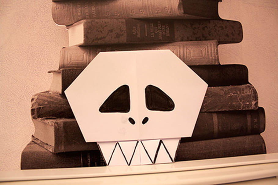 Pliage d'un squelette en papier