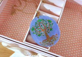 Pendentif arbre de vie en plastique fou